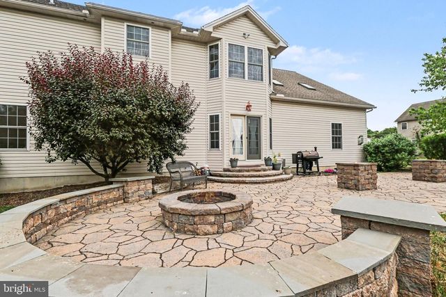 7329 COBBLE STONE DR, Harrisburg, PA 17112