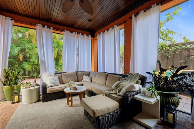 3318 W PALMIRA AVENUE, Tampa, FL 33629