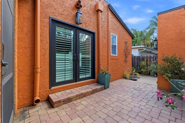 3318 W PALMIRA AVENUE, Tampa, FL 33629