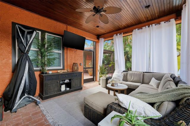 3318 W PALMIRA AVENUE, Tampa, FL 33629