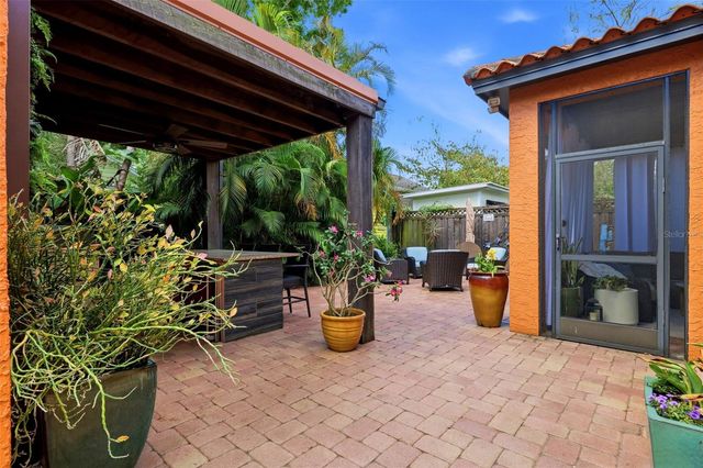 3318 W PALMIRA AVENUE, Tampa, FL 33629