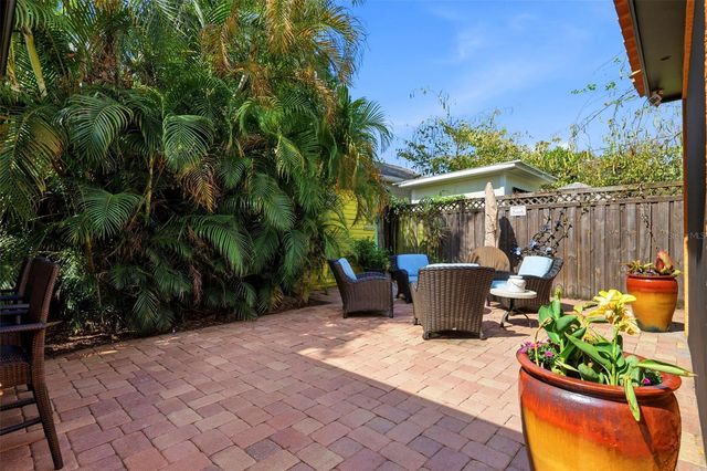 3318 W PALMIRA AVENUE, Tampa, FL 33629