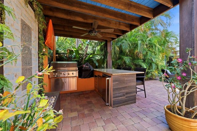 3318 W PALMIRA AVENUE, Tampa, FL 33629