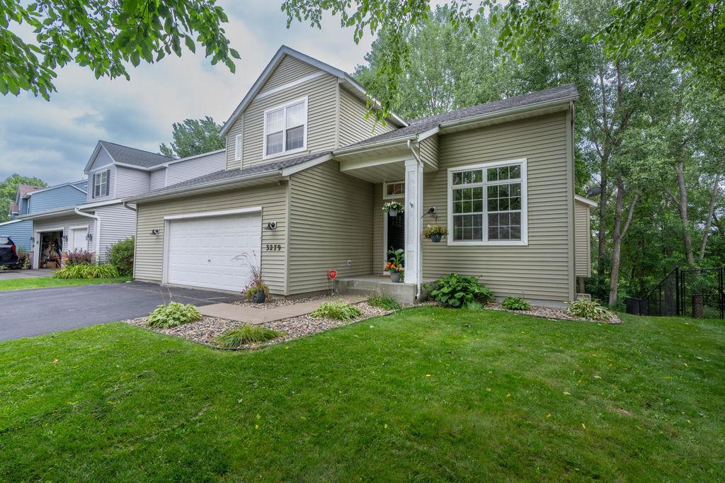 3279 N View Lane, Woodbury, MN 55125