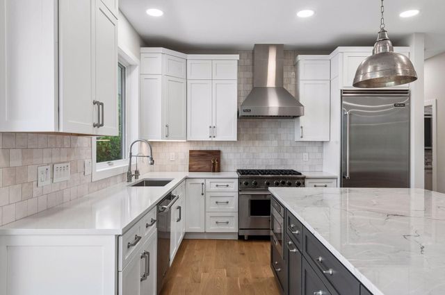 2 Maclynn Road, Excelsior, MN 55331