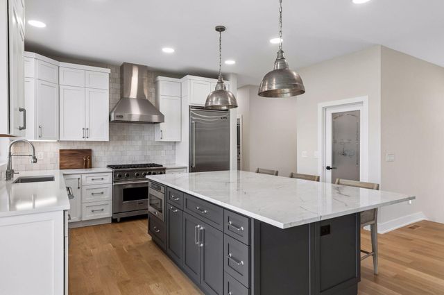 2 Maclynn Road, Excelsior, MN 55331