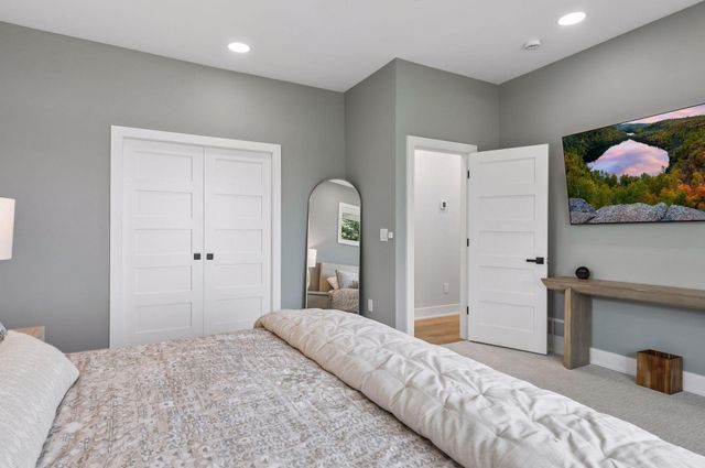 2 Maclynn Road, Excelsior, MN 55331