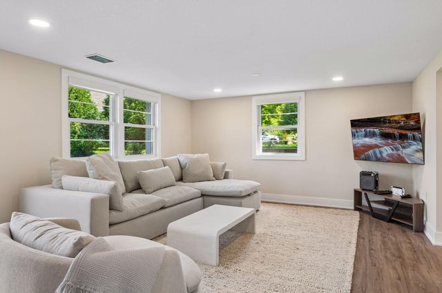 2 Maclynn Road, Excelsior, MN 55331