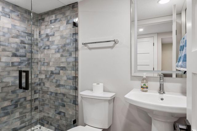 2 Maclynn Road, Excelsior, MN 55331