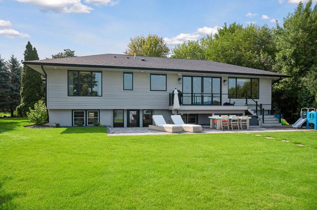 2 Maclynn Road, Excelsior, MN 55331