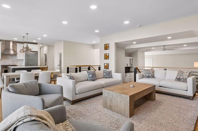 2 Maclynn Road, Excelsior, MN 55331