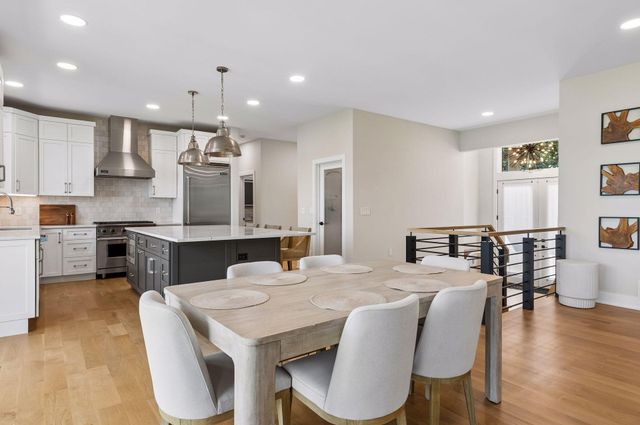 2 Maclynn Road, Excelsior, MN 55331