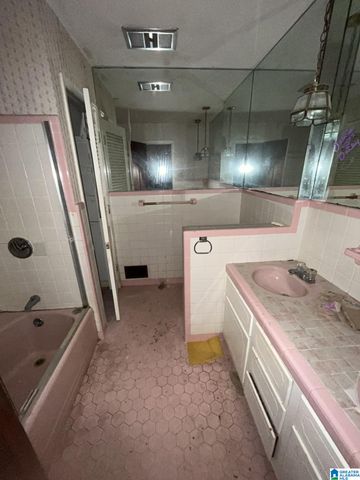 1217 CLUBHOUSE ROAD, Bessemer, AL 35020