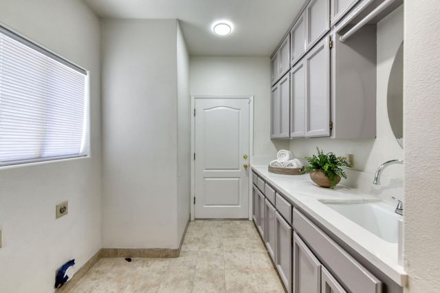9465 N Madison Ridge, Fresno, CA 93720