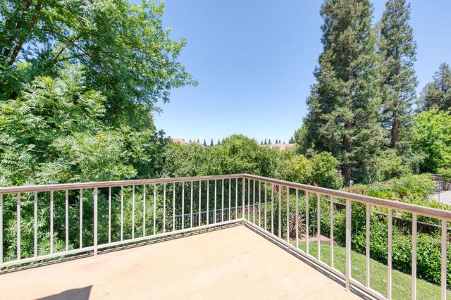 9465 N Madison Ridge, Fresno, CA 93720