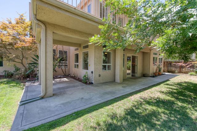 9465 N Madison Ridge, Fresno, CA 93720