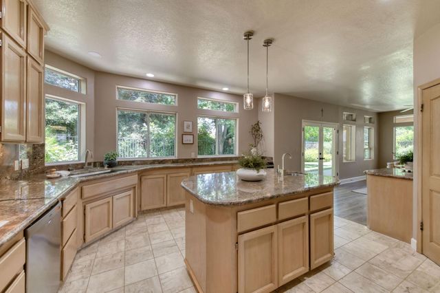 9465 N Madison Ridge, Fresno, CA 93720