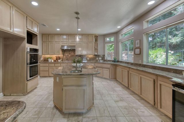 9465 N Madison Ridge, Fresno, CA 93720