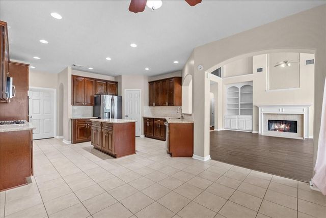 1618 Stoney Lake Drive, Friendswood, TX 77546