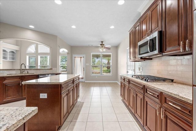 1618 Stoney Lake Drive, Friendswood, TX 77546