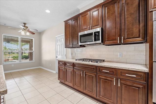 1618 Stoney Lake Drive, Friendswood, TX 77546