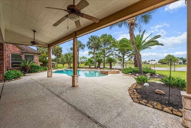 1618 Stoney Lake Drive, Friendswood, TX 77546