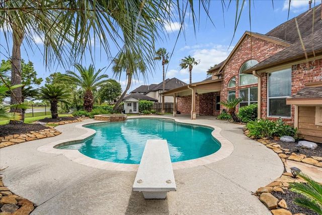 1618 Stoney Lake Drive, Friendswood, TX 77546