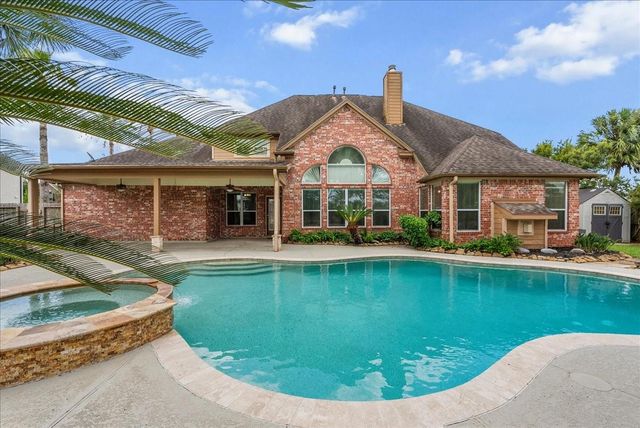 1618 Stoney Lake Drive, Friendswood, TX 77546