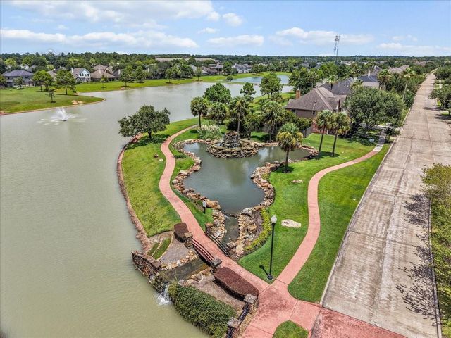 1618 Stoney Lake Drive, Friendswood, TX 77546
