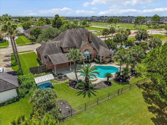 1618 Stoney Lake Drive, Friendswood, TX 77546