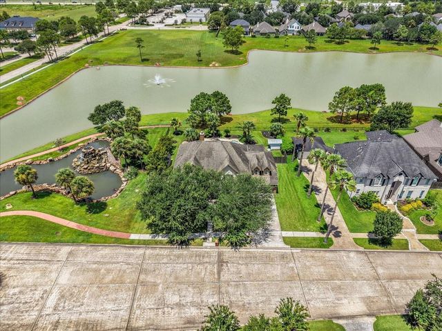 1618 Stoney Lake Drive, Friendswood, TX 77546