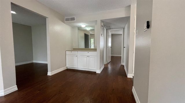 6701 Sands Point Drive 33, Houston, TX 77074