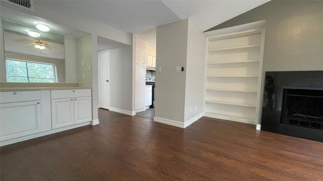 6701 Sands Point Drive 33, Houston, TX 77074