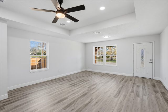 211 Moss Avenue, Hearne, TX 77859