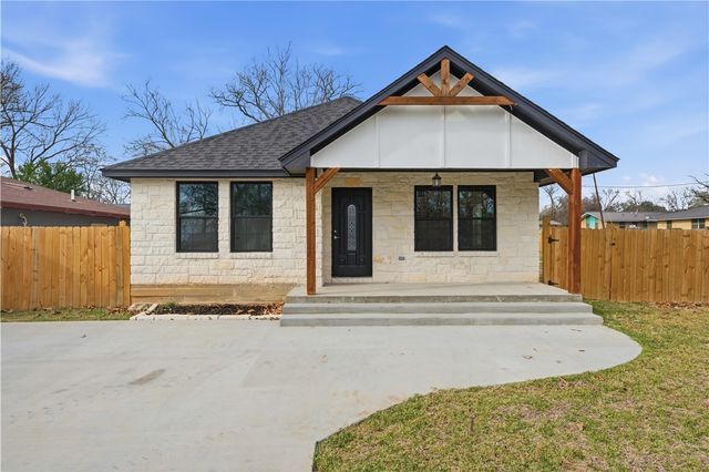 211 Moss Avenue, Hearne, TX 77859