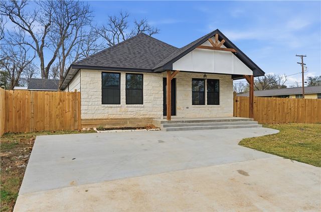 211 Moss Avenue, Hearne, TX 77859