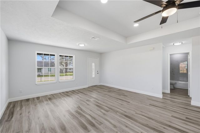 211 Moss Avenue, Hearne, TX 77859