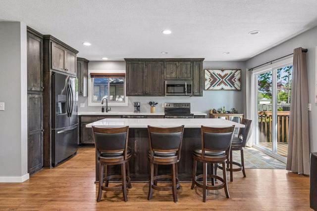 833 Oriole Drive, Apple Valley, MN 55124