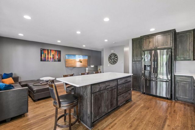 833 Oriole Drive, Apple Valley, MN 55124
