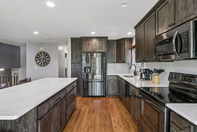833 Oriole Drive, Apple Valley, MN 55124