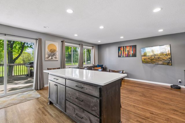 833 Oriole Drive, Apple Valley, MN 55124