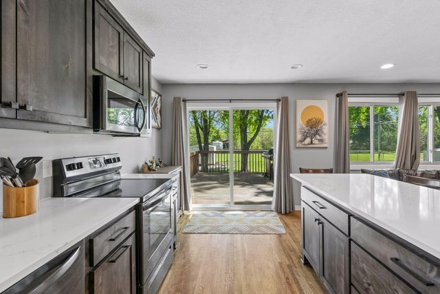 833 Oriole Drive, Apple Valley, MN 55124