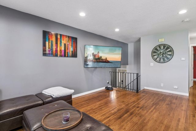 833 Oriole Drive, Apple Valley, MN 55124