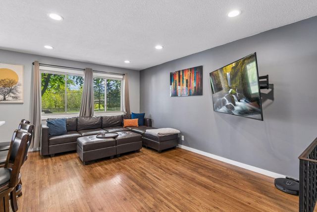 833 Oriole Drive, Apple Valley, MN 55124