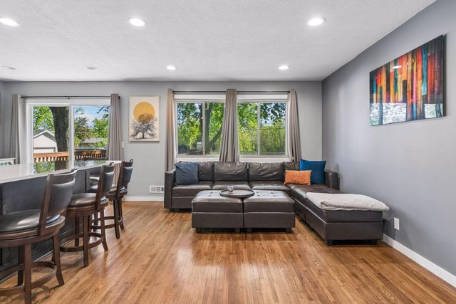 833 Oriole Drive, Apple Valley, MN 55124