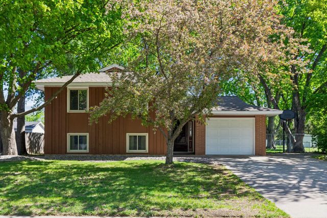 833 Oriole Drive, Apple Valley, MN 55124