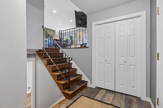 833 Oriole Drive, Apple Valley, MN 55124