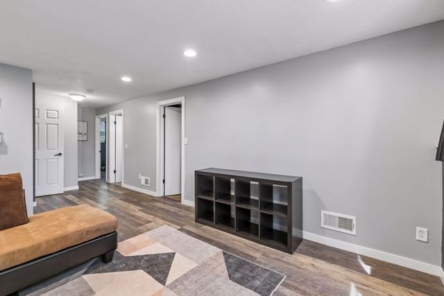 833 Oriole Drive, Apple Valley, MN 55124