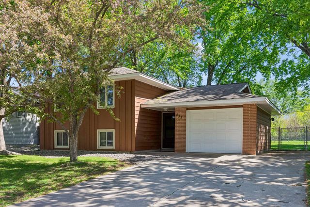 833 Oriole Drive, Apple Valley, MN 55124