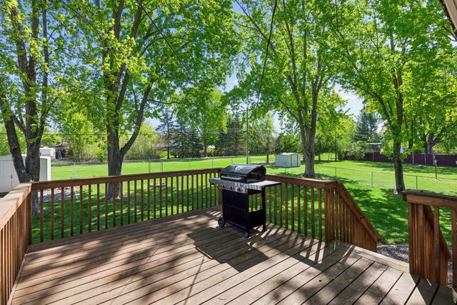 833 Oriole Drive, Apple Valley, MN 55124